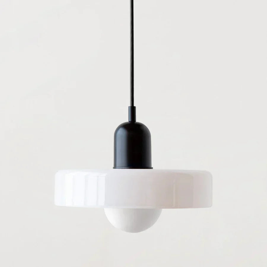 Designerska lampa sufitowa, marmurowa, do wnętrz inspirowanych naturą.