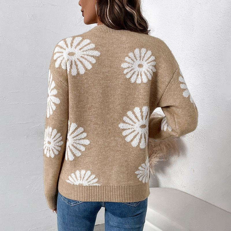 Sweter damski khaki z kwiatowym wzorem na co dzień. Długi rękaw i okrągły dekolt. Wygodny, casualowy i modny.