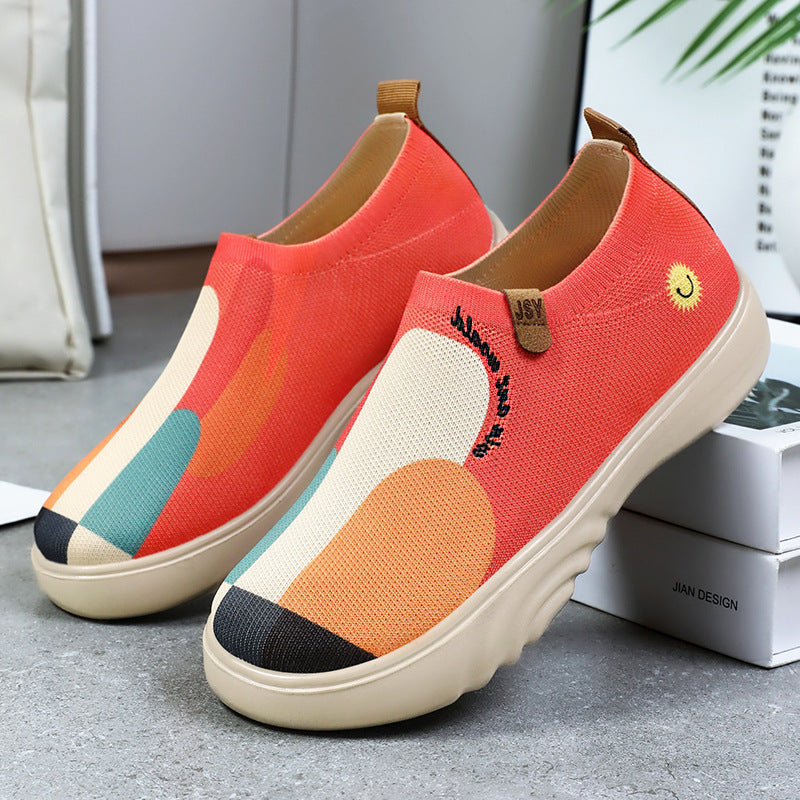 Casualowe sneakersy damskie z unikalnym haftem i aplikacją, obuwie wsuwane do miasta.
