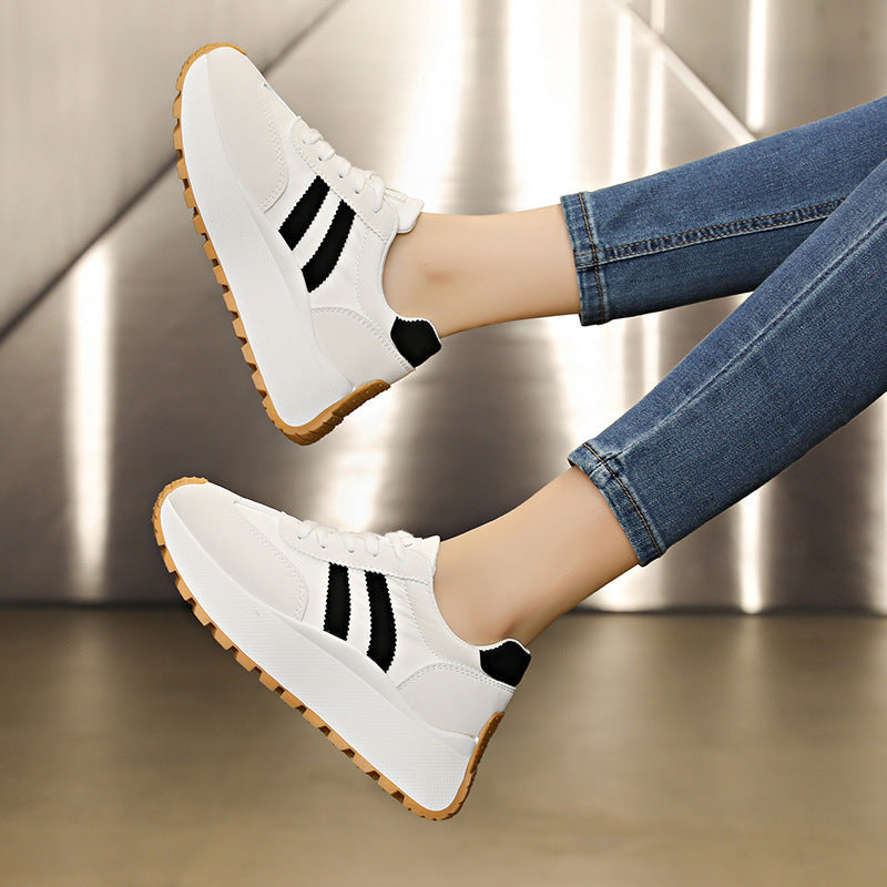 Damskie sneakersy chunky, podkreślające modny styl uliczny. Nowoczesny look, idealne do miejskich spacerów.