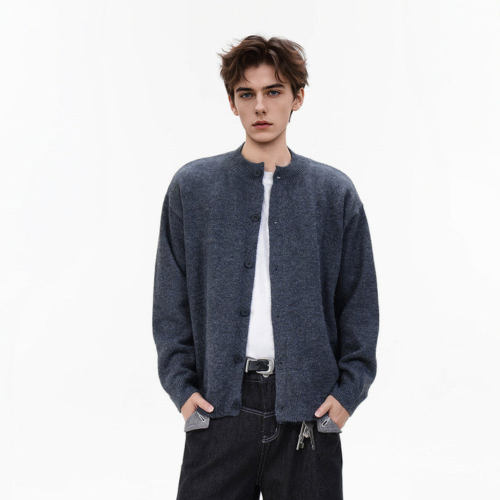 Modny męski kardigan dzianinowy oversize, zapięcie na guziki, idealny element warstwowych stylizacji.