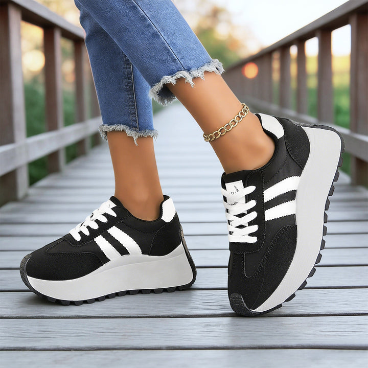 Stylowe damskie sneakersy chunky z wysoką platformą. Idealne do casualowych stylizacji i miejskiego życia.