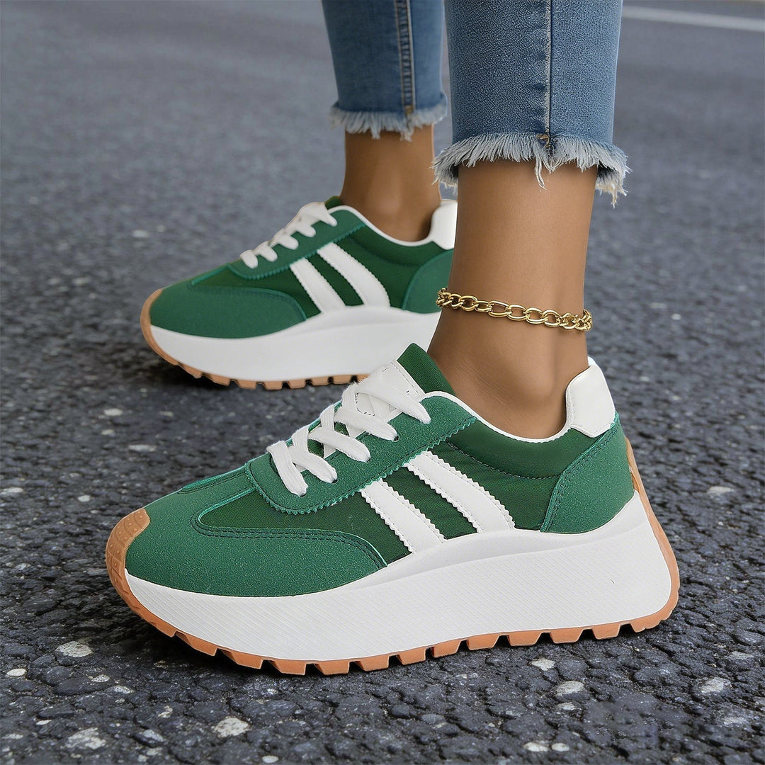 Damskie sneakersy chunky na platformie. Modne obuwie miejskie, styl uliczny. Wygodne, z profilowaną podeszwą.