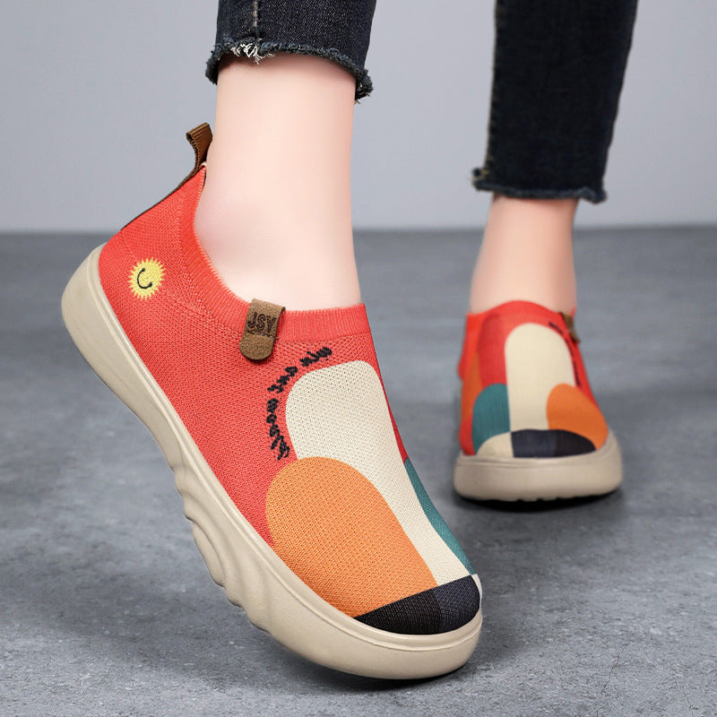Stylowe wsuwane sneakersy damskie na platformie z haftem, idealne do mody miejskiej.
