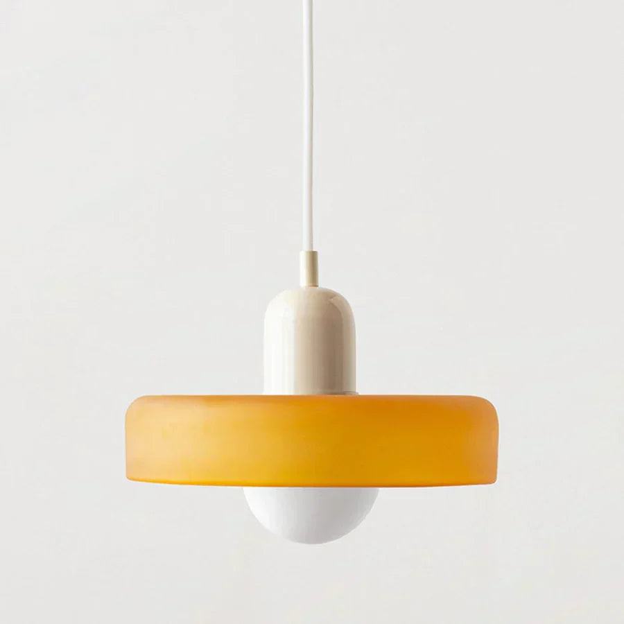 Skandynawska lampa marmurowa, idealna do nowoczesnego salonu i sypialni.