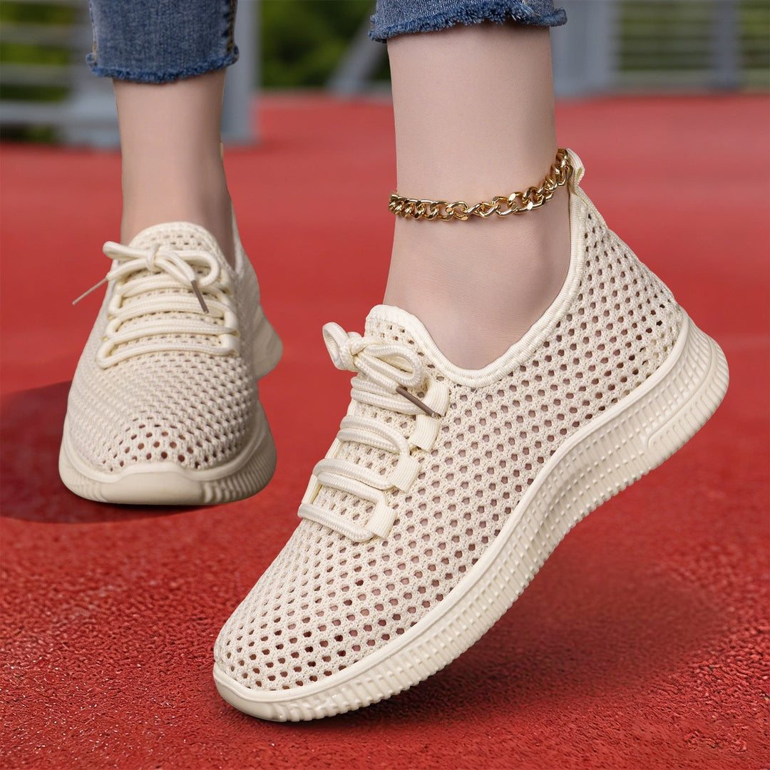 Damskie sneakersy slip-on. Wygodne i lekkie obuwie sportowe, idealne na co dzień i letnie spacery.