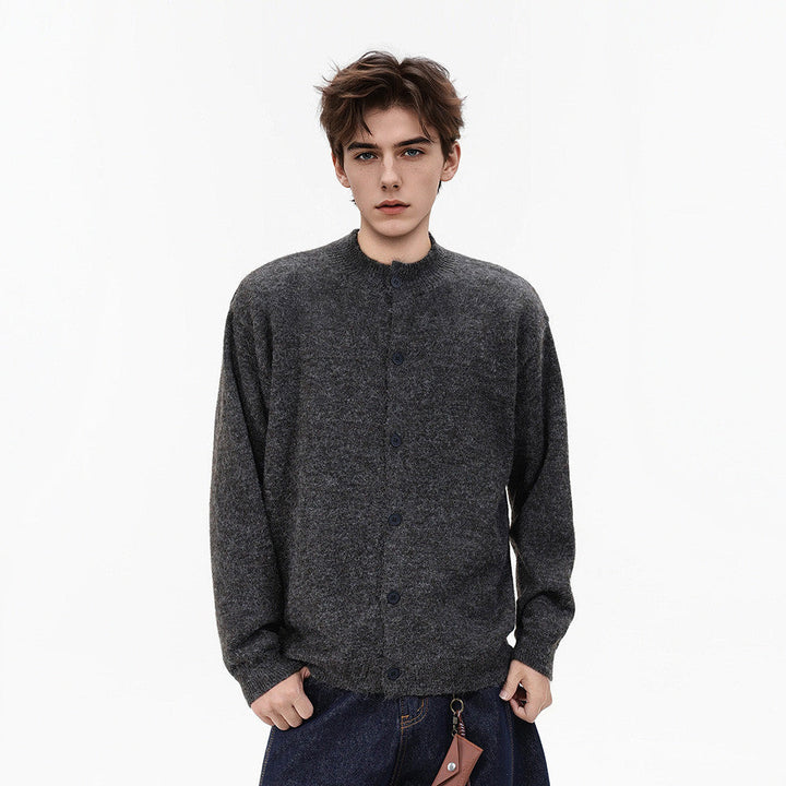 Elegancki męski kardigan dzianinowy oversize z guzikami, idealny do warstwowych jesiennych outfitów.