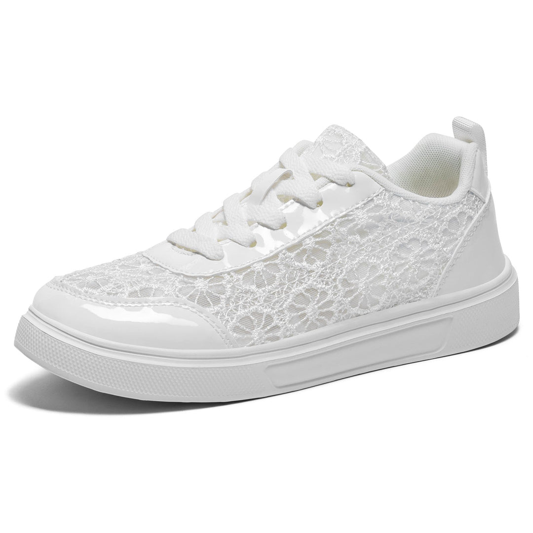 Uniwersalne damskie sneakersy na platformie z koronką. Obuwie casual, idealne do wielu miejskich stylizacji.