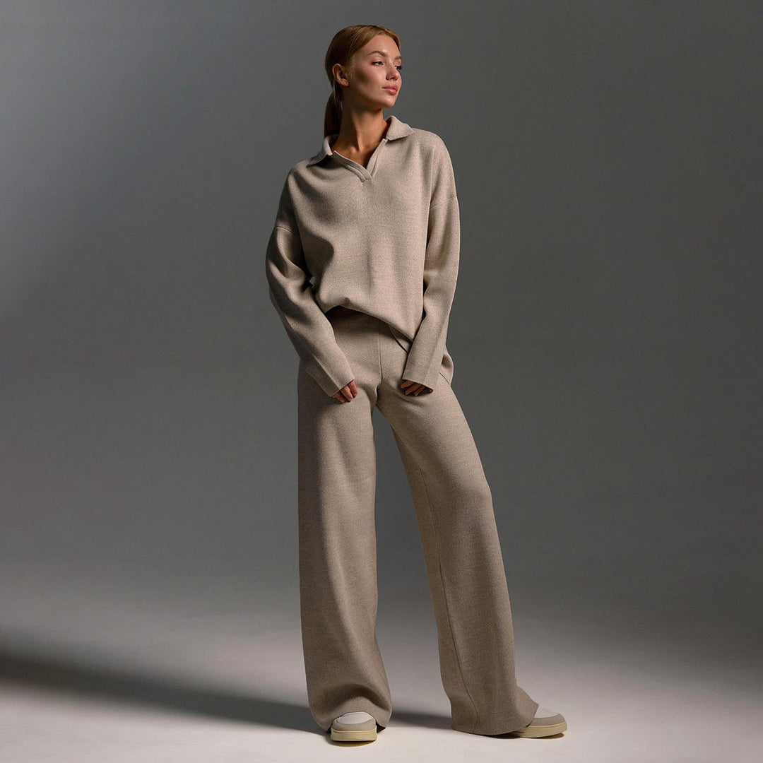 Stylowy komplet damski: oversize'owy sweter polo i wygodne szerokie spodnie. Idealny na jesień.