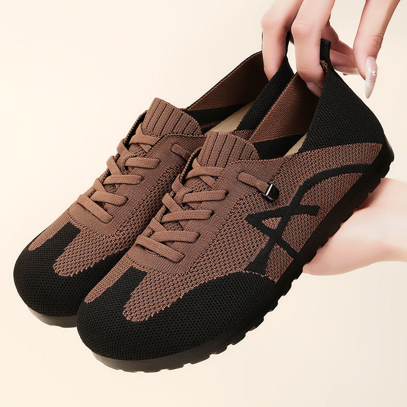 Damskie sneakersy wsuwane, brązowe. Komfortowe, z elastyczną cholewką i antypoślizgową podeszwą.