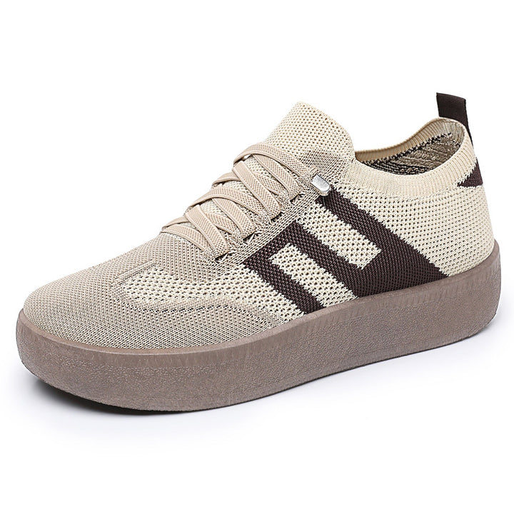 Damskie sneakersy na platformie, widok z tyłu. Idealne połączenie elegancji, lekkości i wygody.