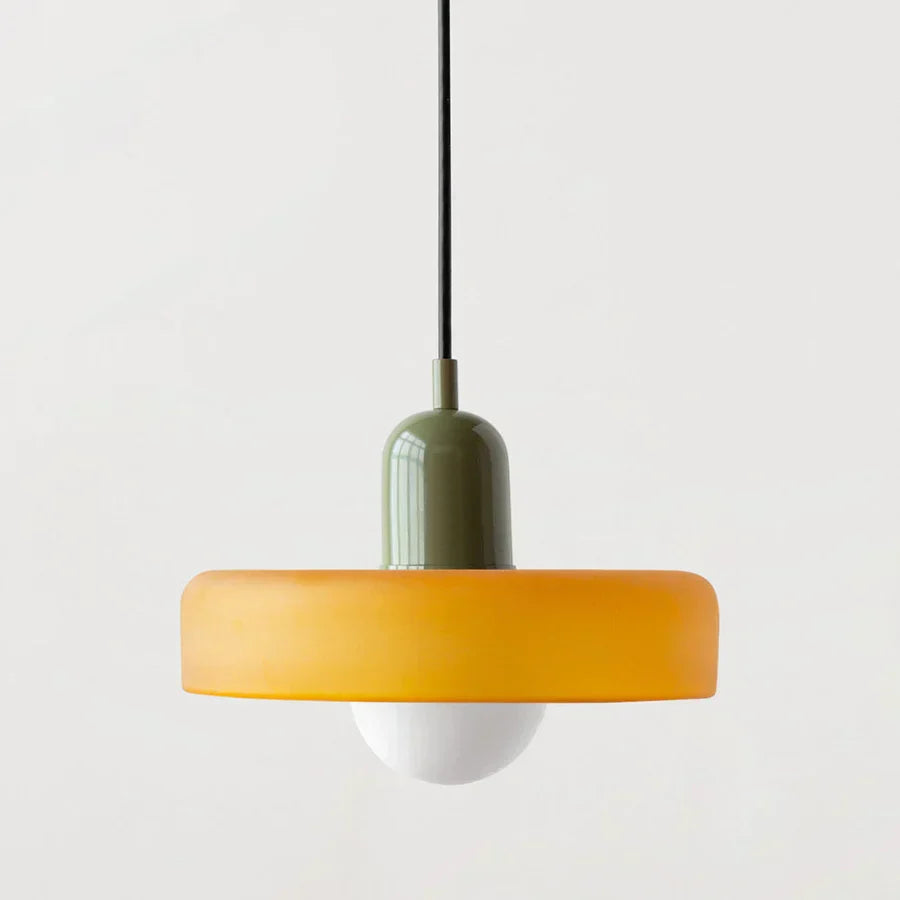 Elegancka lampa sufitowa marmurowa, do salonu z klasą.