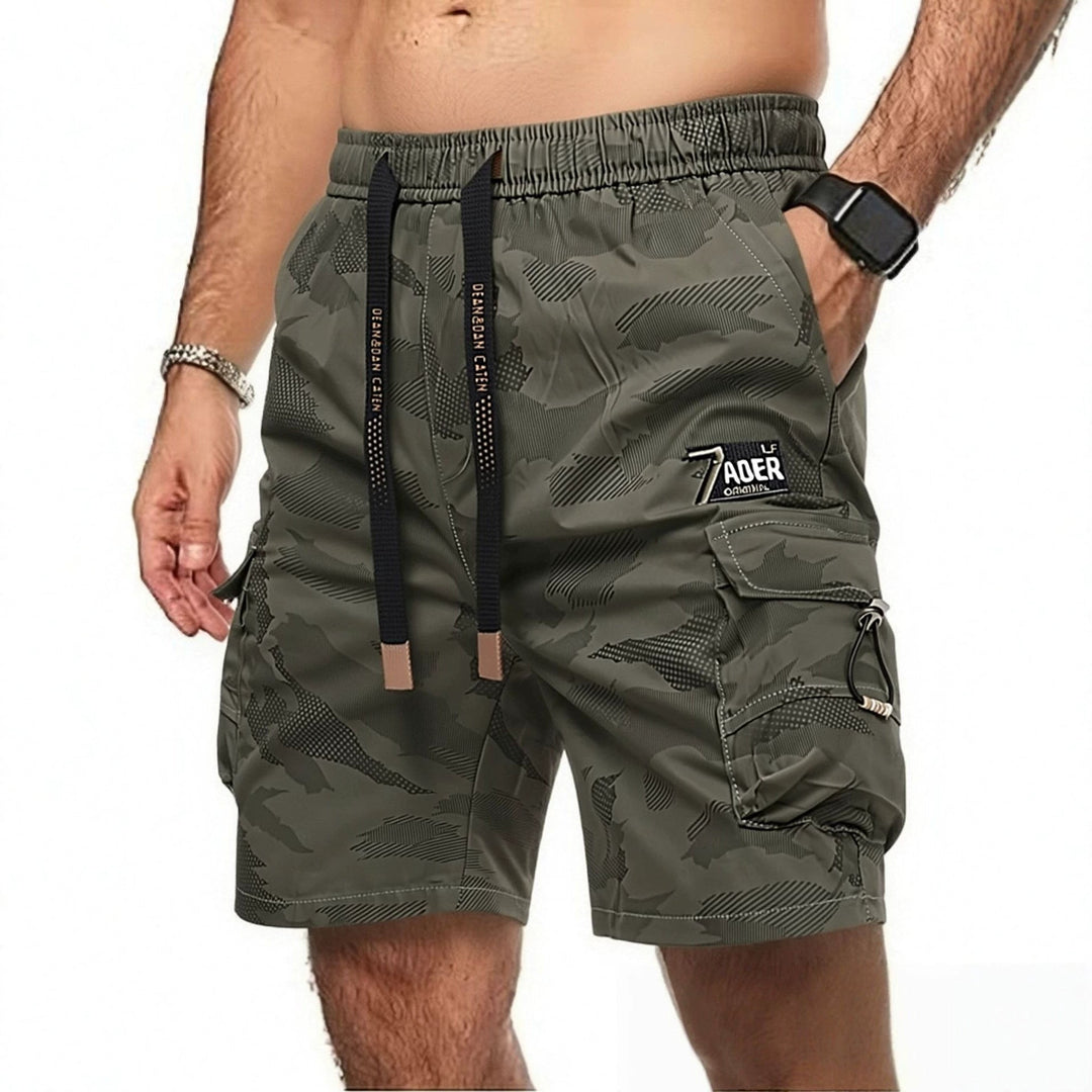 Szorty męskie cargo relaxed fit z wieloma praktycznymi kieszeniami. Komfort na wakacje i podróże.