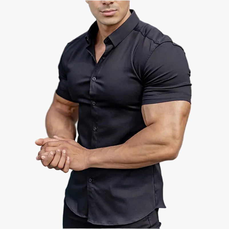 Elegancka koszula męska slim fit z krótkim rękawem. Wygodna, na lato, do modnej stylizacji smart casual.