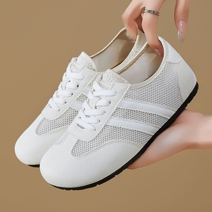 Lekkie i wygodne sneakersy retro: Damskie buty low top, doskonałe do codziennego stylu casual, zapewniające komfort.