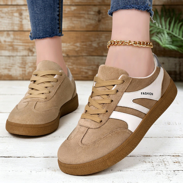 Męskie buty sportowe z grubą, profilowaną gumową podeszwą, zapewniające komfort i przyczepność. Obuwie miejskie retro.