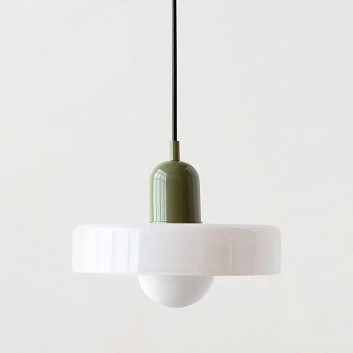 Elegancka lampa marmurowa do salonu, oświetlenie z charakterem.