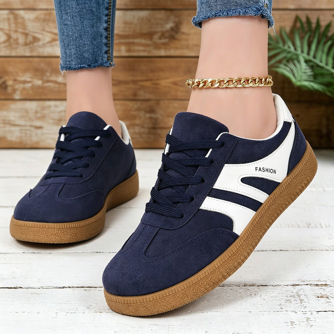 Stylowe męskie sneakersy retro, nawiązujące do klasyki, z modną profilowaną podeszwą, idealne do casualowych stylizacji.
