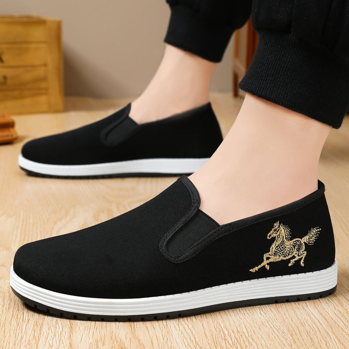 Damskie wsuwane sneakersy z haftem konia, idealne na co dzień, wiosnę i lato.