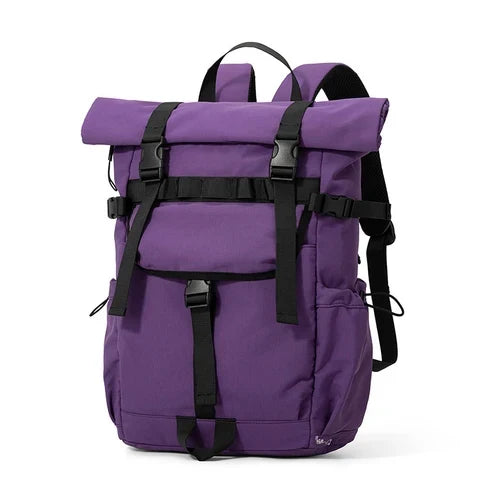 Wnętrze plecaka rolltop z bezpieczną, wyściełaną kieszenią na laptopa. Idealny do organizacji, wodoodporny.