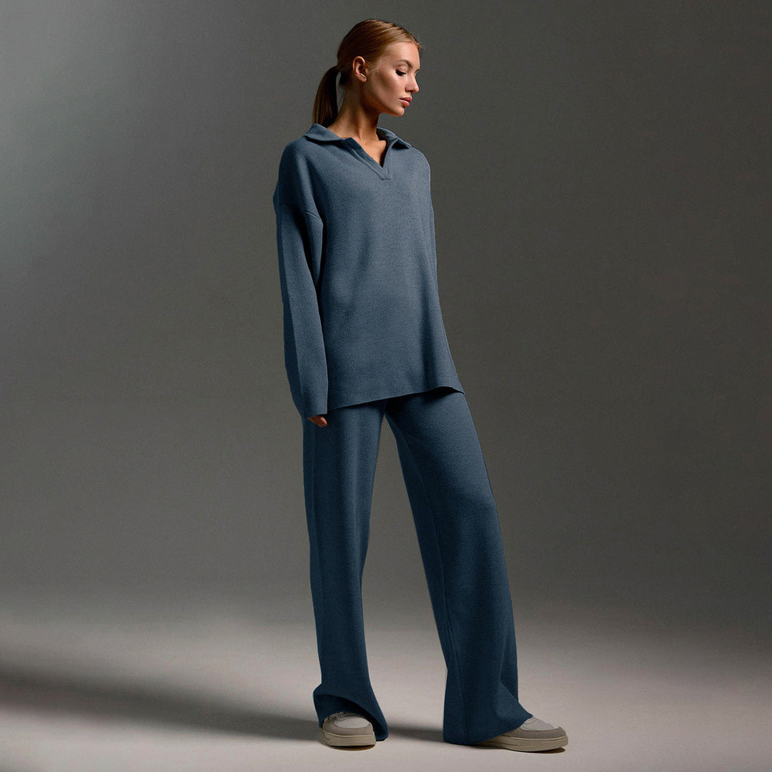 Elegancki damski komplet casualowy. Sweter oversize typu polo i spodnie z szerokimi nogawkami.
