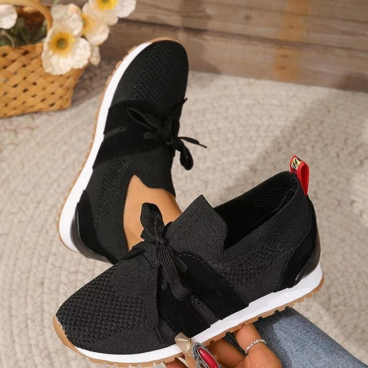 Łatwe do założenia damskie sneakersy, lekkie, z elastyczną cholewką i wygodną wkładką memory.
