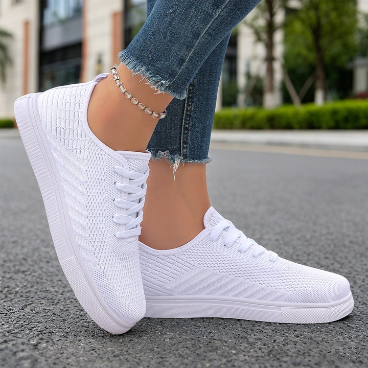 Damskie wsuwane sneakersy, lekkie i wygodne, idealne obuwie codzienne na wiosnę i lato.