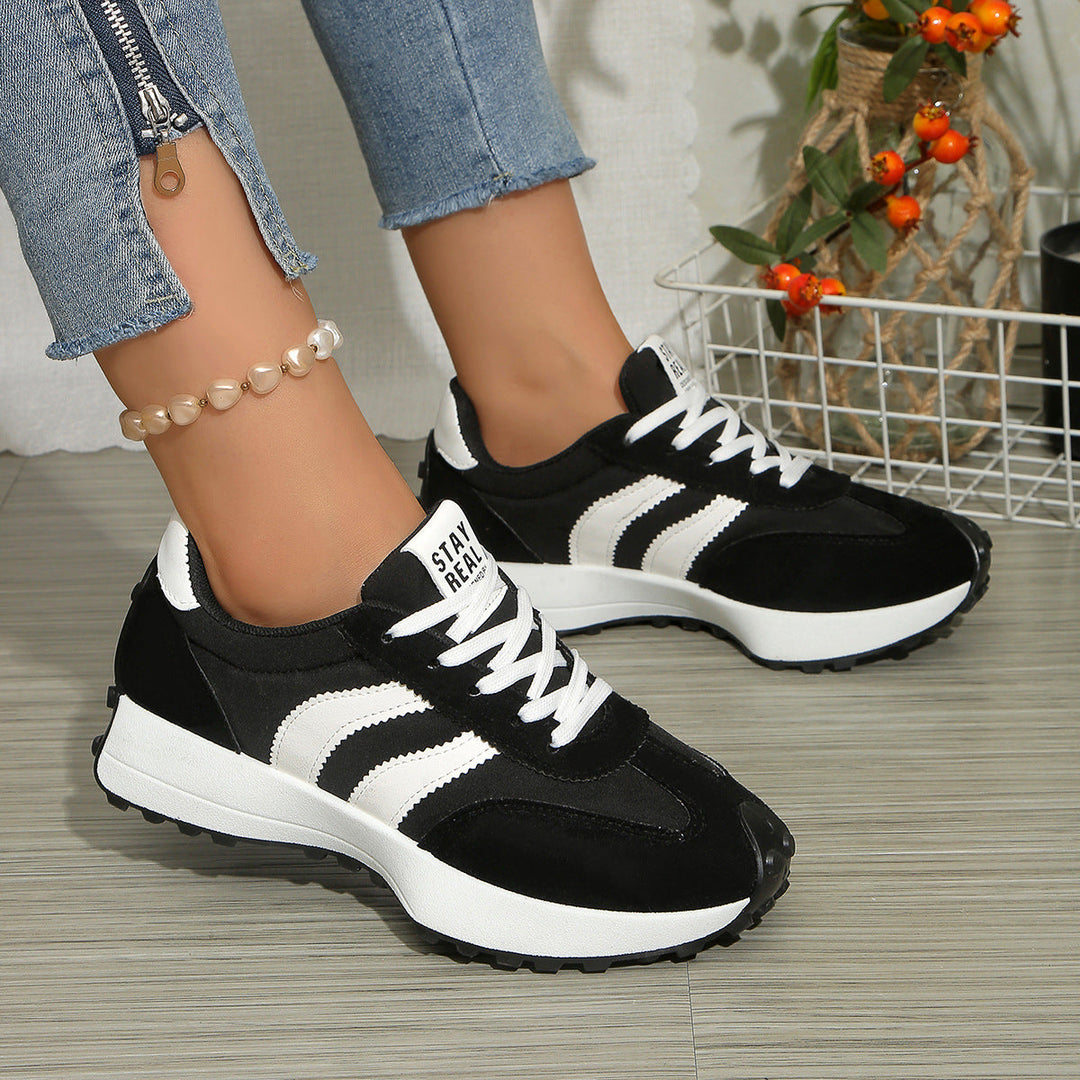 Modne sneakersy damskie, styl miejski. Wygodne buty na co dzień z elementami retro.