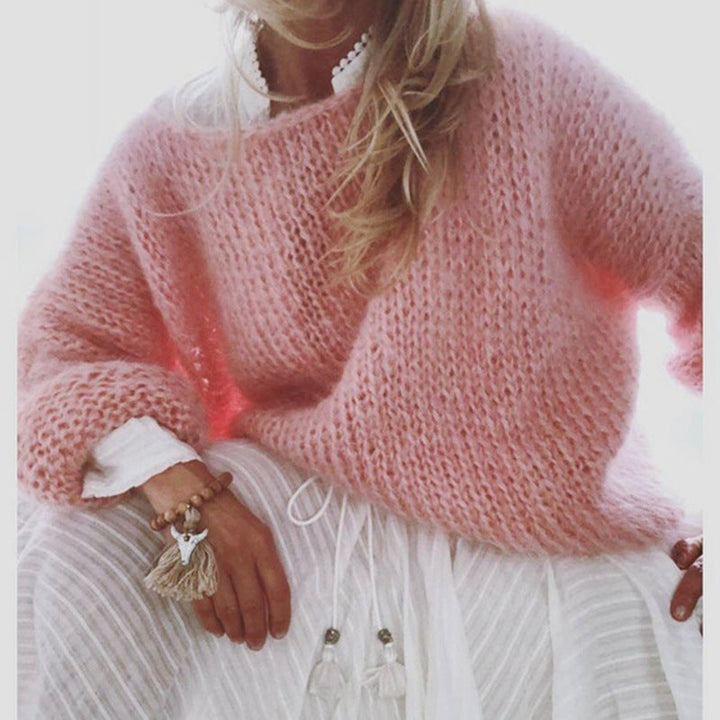 Komfortowy sweter damski Freja oversize, w stylu boho. Ażurowy, akrylowy, idealny do codziennych stylizacji jesiennych.