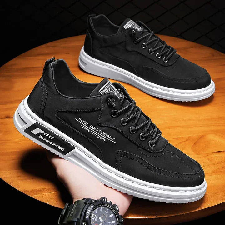 Komfortowe męskie obuwie casual, sneakersy z solidną podeszwą i wyprofilowaną wkładką dla wsparcia.