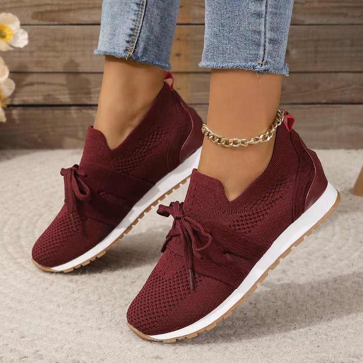Lekkie damskie sneakersy z wkładką memory foam, idealne na co dzień. Komfortowe obuwie miejskie.