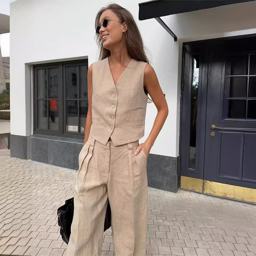 Szykowny damski komplet na wieczór: kamizelka i spodnie z szerokimi nogawkami. Nowoczesna elegancja.