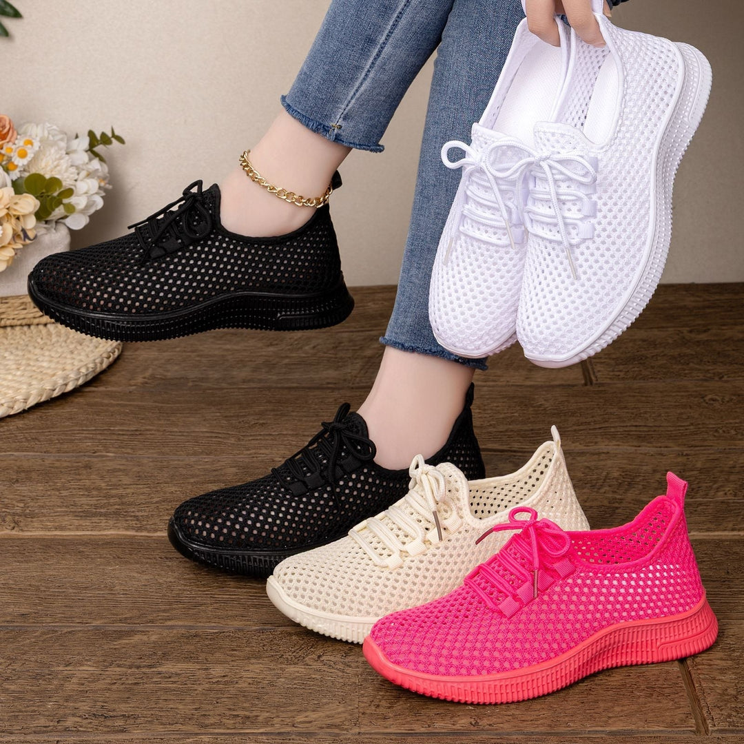 Modne damskie sneakersy slip-on. Idealne na co dzień, spacer i aktywność. Zapewniają wentylację.