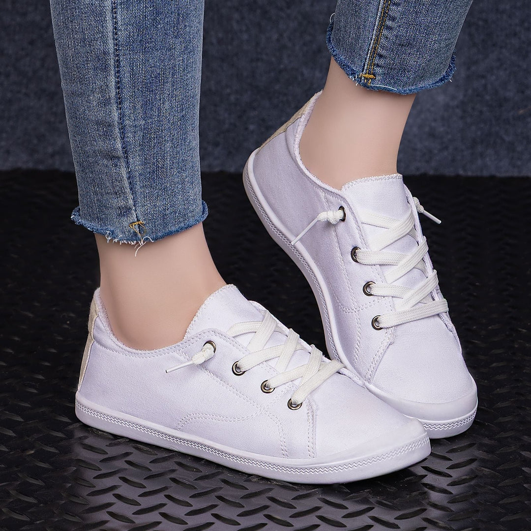 Stylowe damskie sneakersy na co dzień. Buty sportowe z gumową podeszwą.