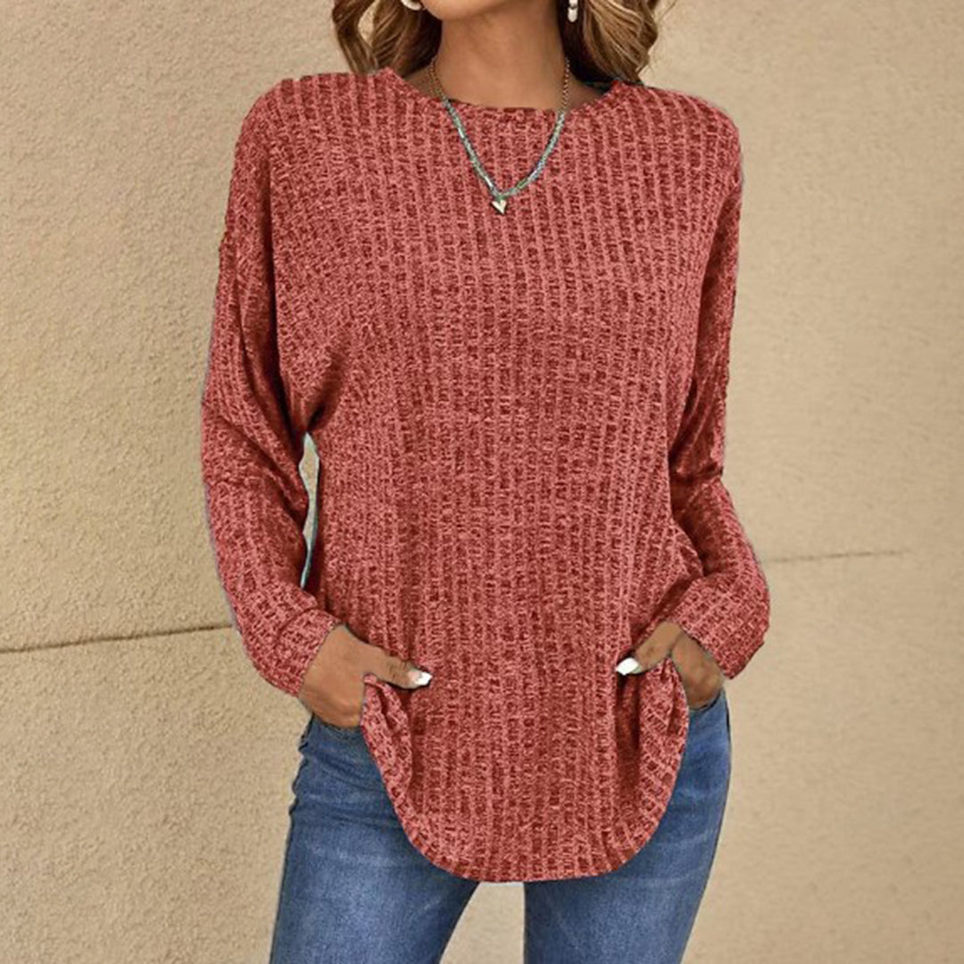 Damski sweter oversize z dekoltem. Długi, luźny fason, idealny na jesień i zimę. Wygoda i styl.
