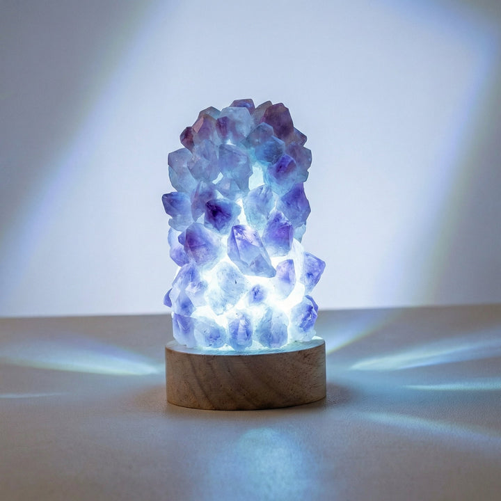 Unikalna lampa organiczna LED w kształcie kryształu, zapewniająca spokój i ukojenie, piękna dekoracja.