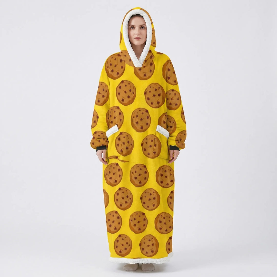 Koc z kapturem oversize Lola, otulający ciepłem. Komfortowy i przytulny, z dużą kieszenią na drobiazgi, unisex.