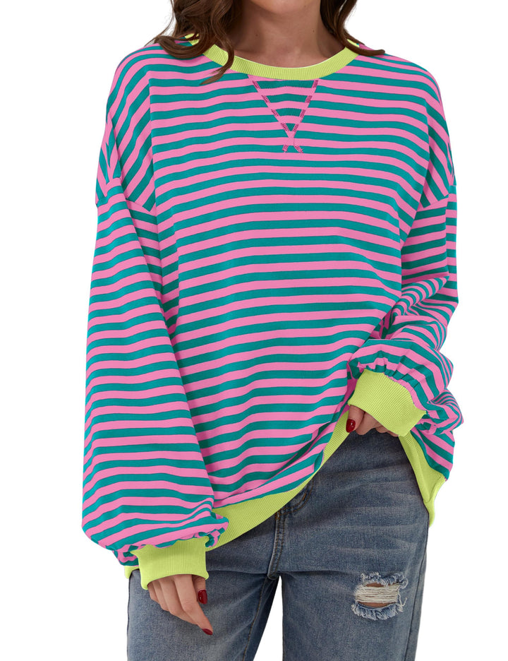 Wygodna damska bluza oversize w paski, długi rękaw, okrągły dekolt. Swobodny krój na każdą pogodę.