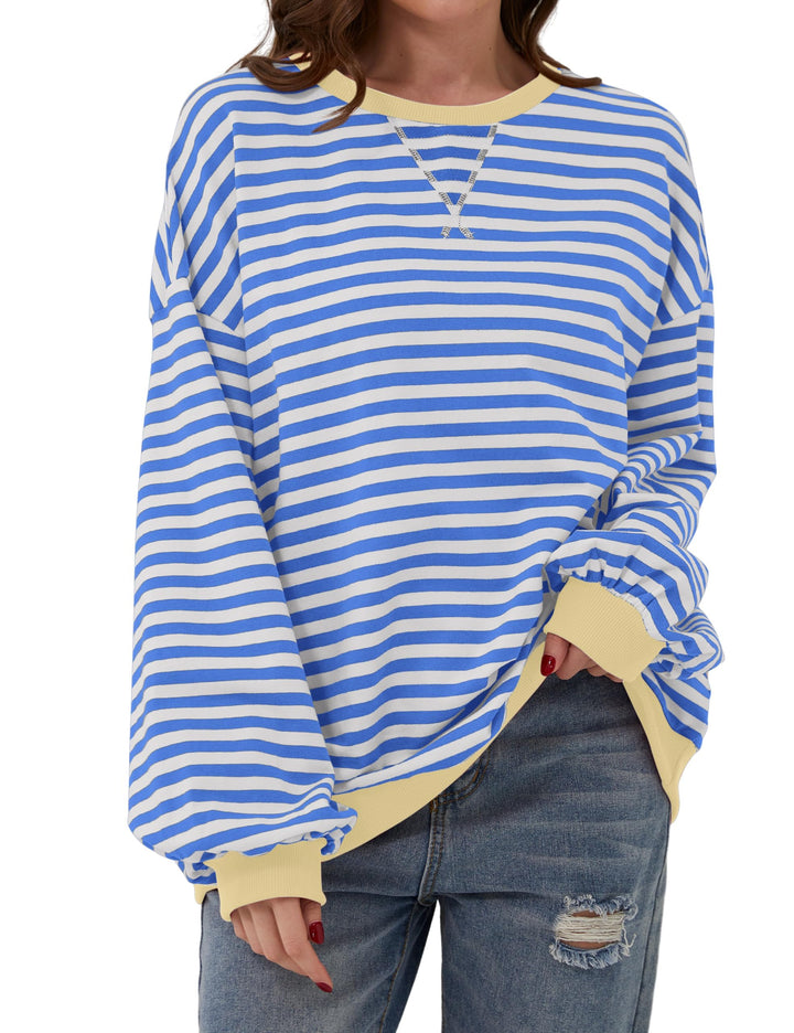 Stylowa bluza damska w paski, oversize, okrągły dekolt. Długi rękaw, swobodny krój, modna.