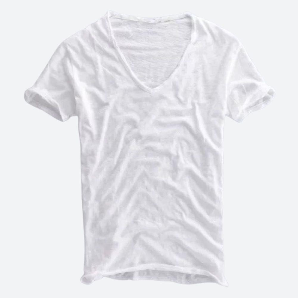 T-shirt męski z dekoltem V-neck i krótkim rękawem. Komfortowy i przewiewny, idealny do letniej męskiej mody.