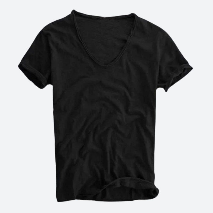 Casualowa męska koszulka z krótkim rękawem V-neck. Uniwersalna na lato, do letnich stylizacji, zapewnia komfort.