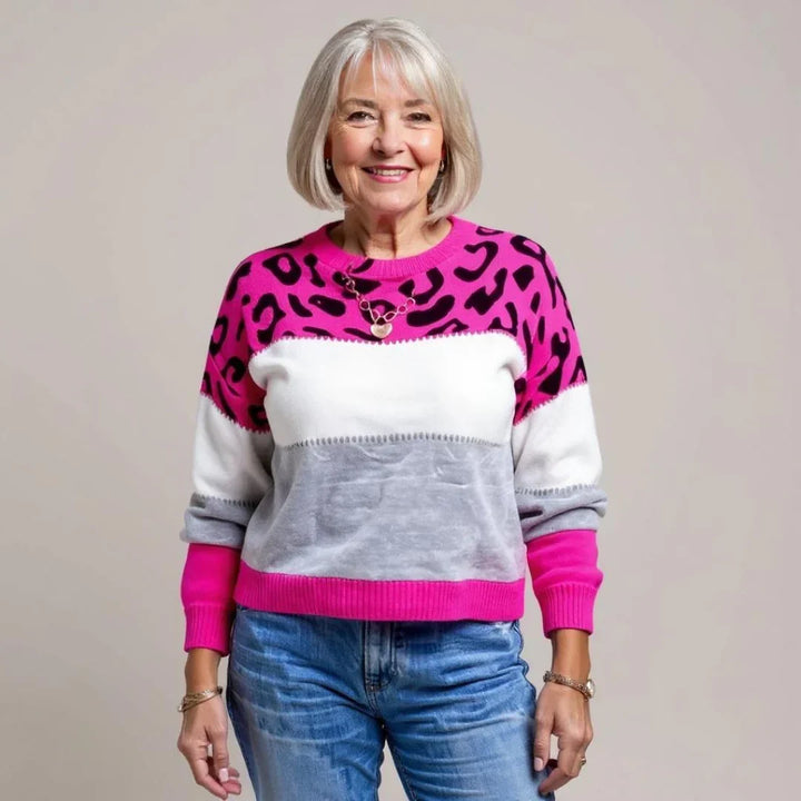 Modny sweter damski: panterka, luźny krój, casualowy styl, idealny na jesień i zimę.