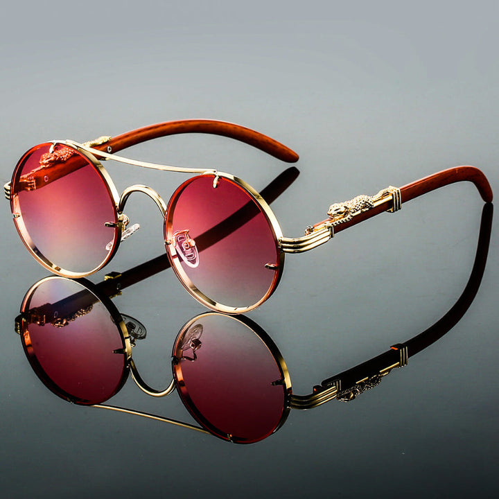 Retro okulary przeciwsłoneczne unisex. Metalowa oprawa i modne, okrągłe szkła tworzą stylowe akcesorium na lato.