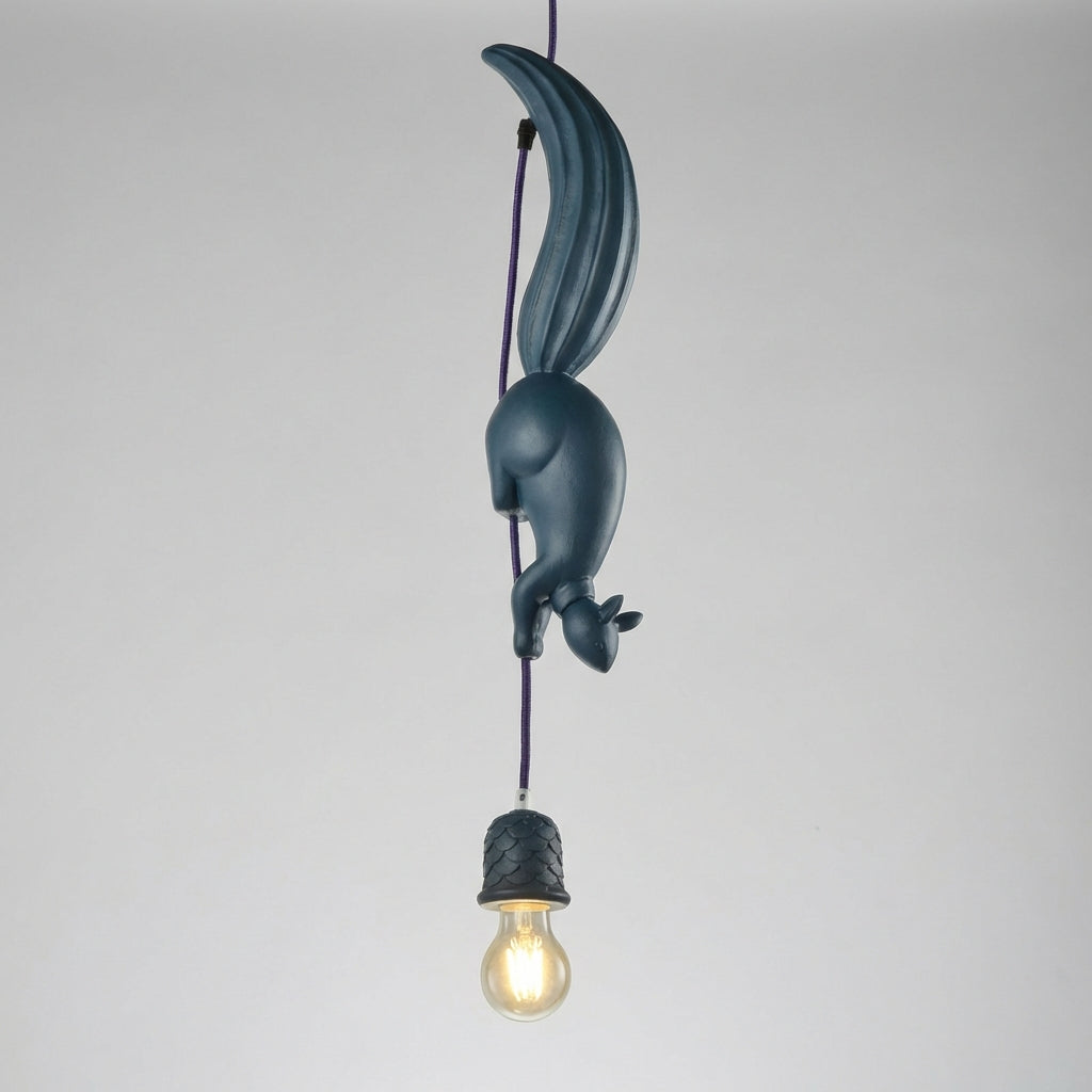Lampa wisząca Squirlune dla dzieci. Wiewiórka i szyszki – urocza dekoracja i oświetlenie pokoju.