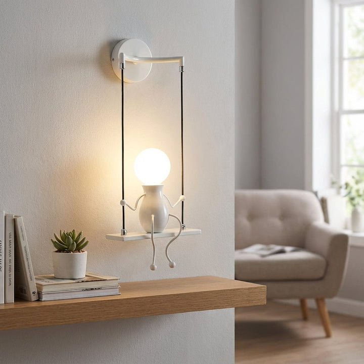 Lampa ścienna bujana Swinglite, nowoczesne oświetlenie dekoracyjne do pokoju dziecięcego lub salonu.
