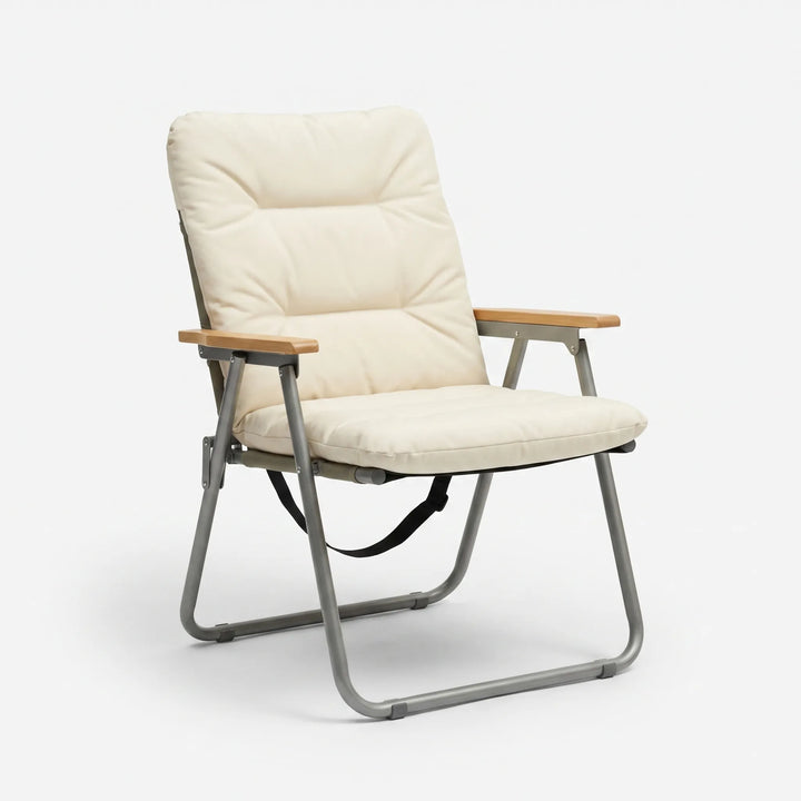 Złożona przenośna sofa kempingowa dwuosobowa. Kompaktowe meble outdoor, idealne do transportu.