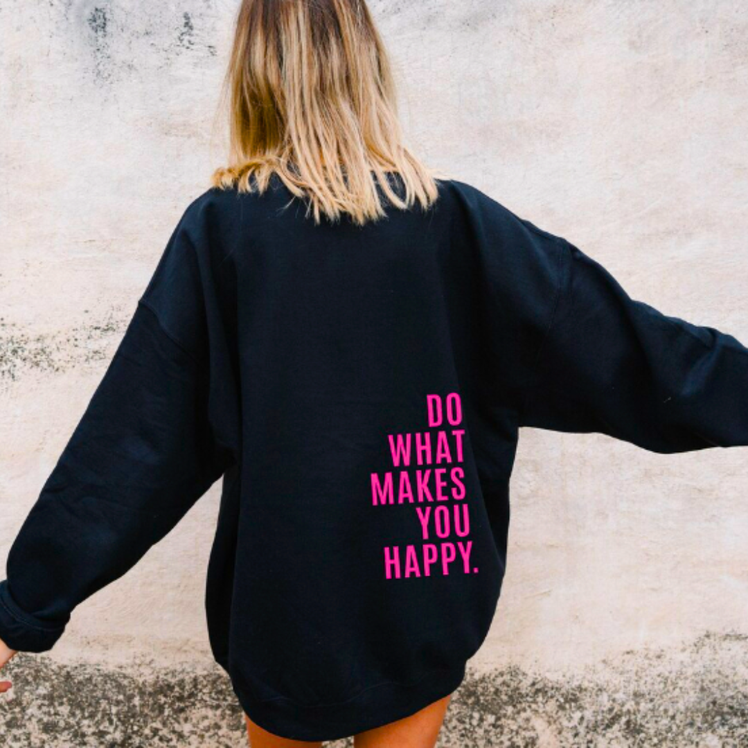 Damska bluza oversize z kapturem, zapewnia swobodę i modny styl. Idealna do casualowych outfitów z nadrukiem.