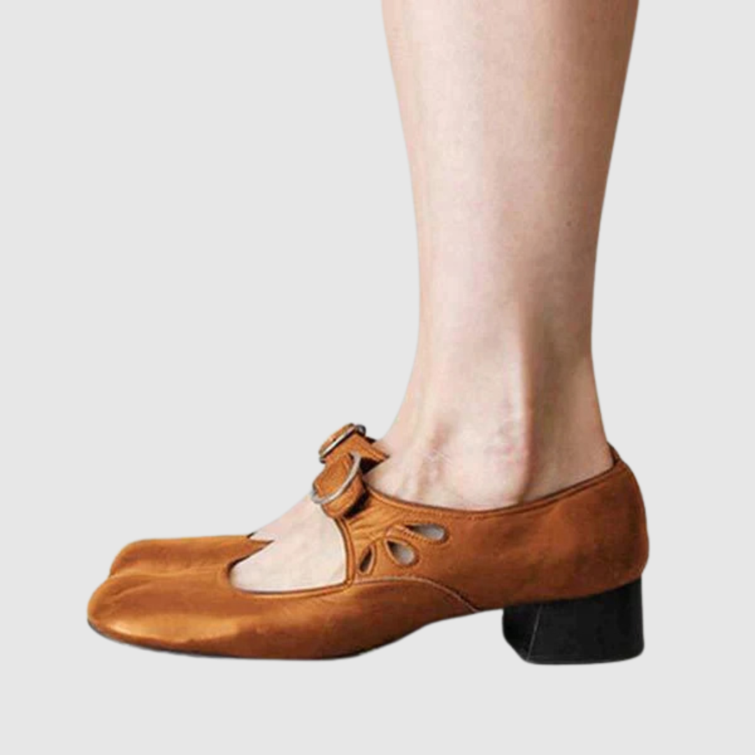 Moda damska: buty Mary Jane z paskiem, eleganckie, wygodne, klasyczne obuwie na każdą porę roku.