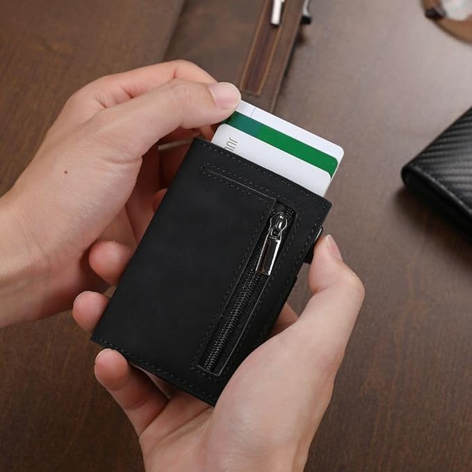 Portfel męski z funkcją RFID, automatycznym wyrzutnikiem kart i małą bilonówką. Zapewnia bezpieczeństwo.