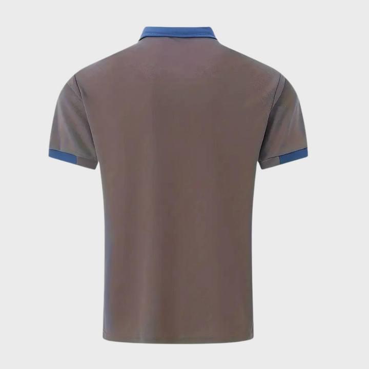 Klasyczny kołnierzyk męskiej koszulki polo. Elegancki detal, modny styl, wygoda na co dzień.